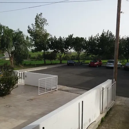 Entire Family 950m From Sea, 1350 From Nautical Club דירה לרנקה