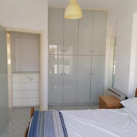 Entire Family 950m From Sea, 1350 From Nautical Club Apartment Larnaca