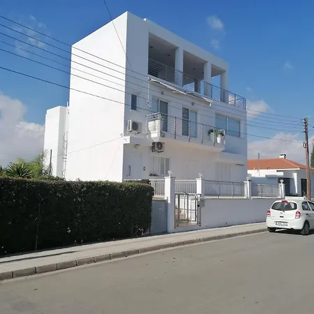 Entire Family 950m From Sea, 1350 From Nautical Club شقة لارنكا